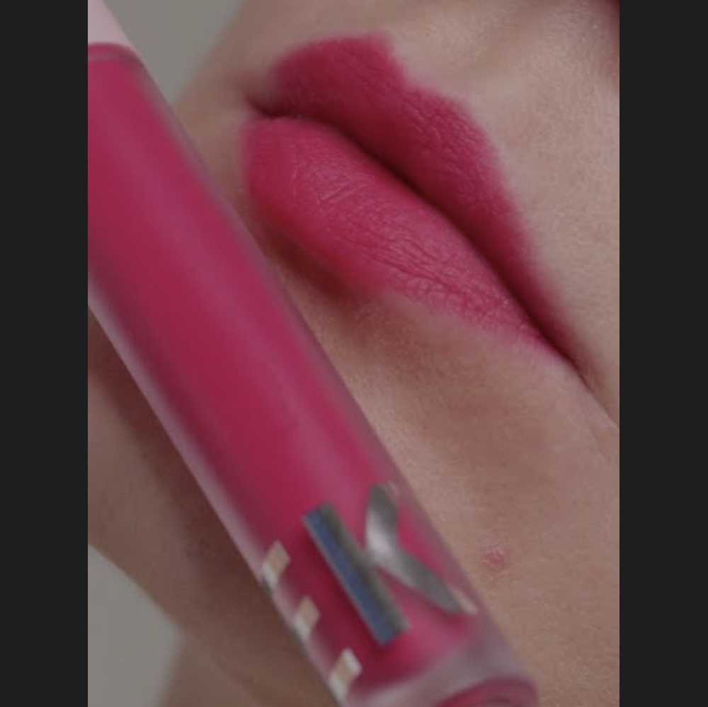 ❇️🧚‍♀️CHERRY ON TOP Kylie Cosmetics Lip Blush NWT